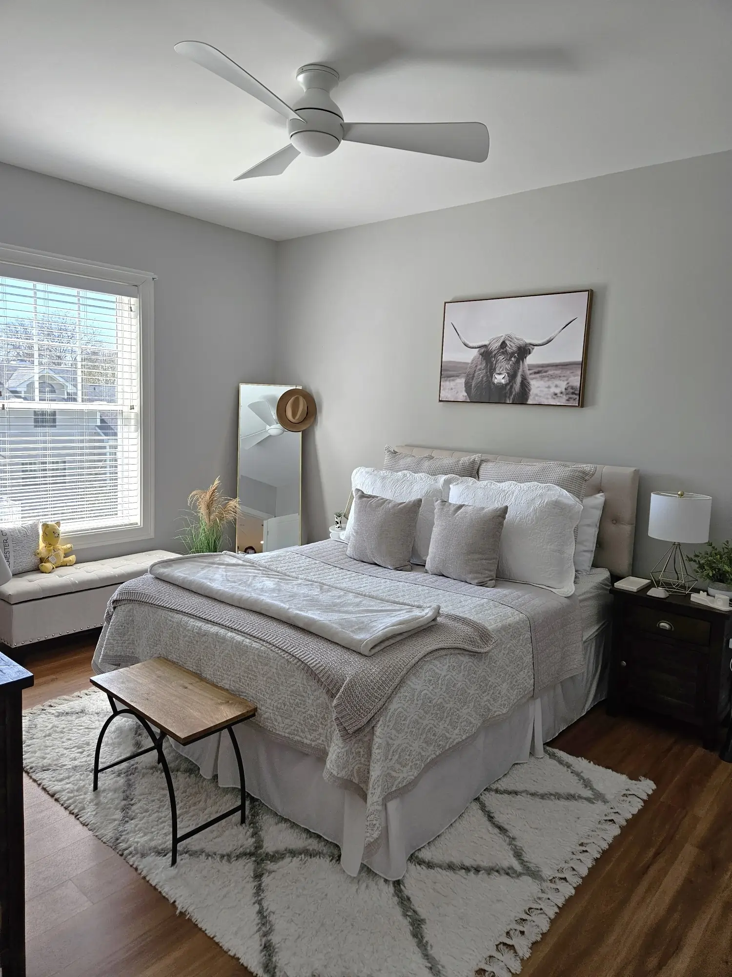 Large Primary bedroom with en-suite Bath